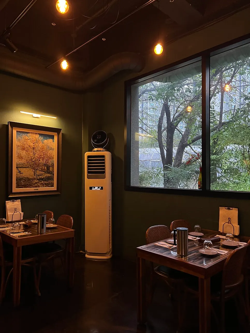 Dining space at Suwanjigu Form