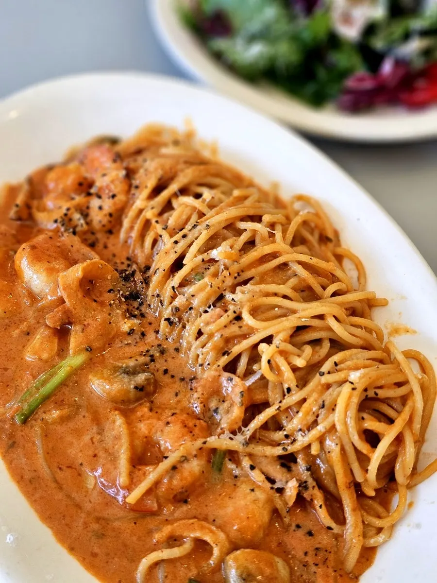 Shrimp rosé pasta con gambas carnosas