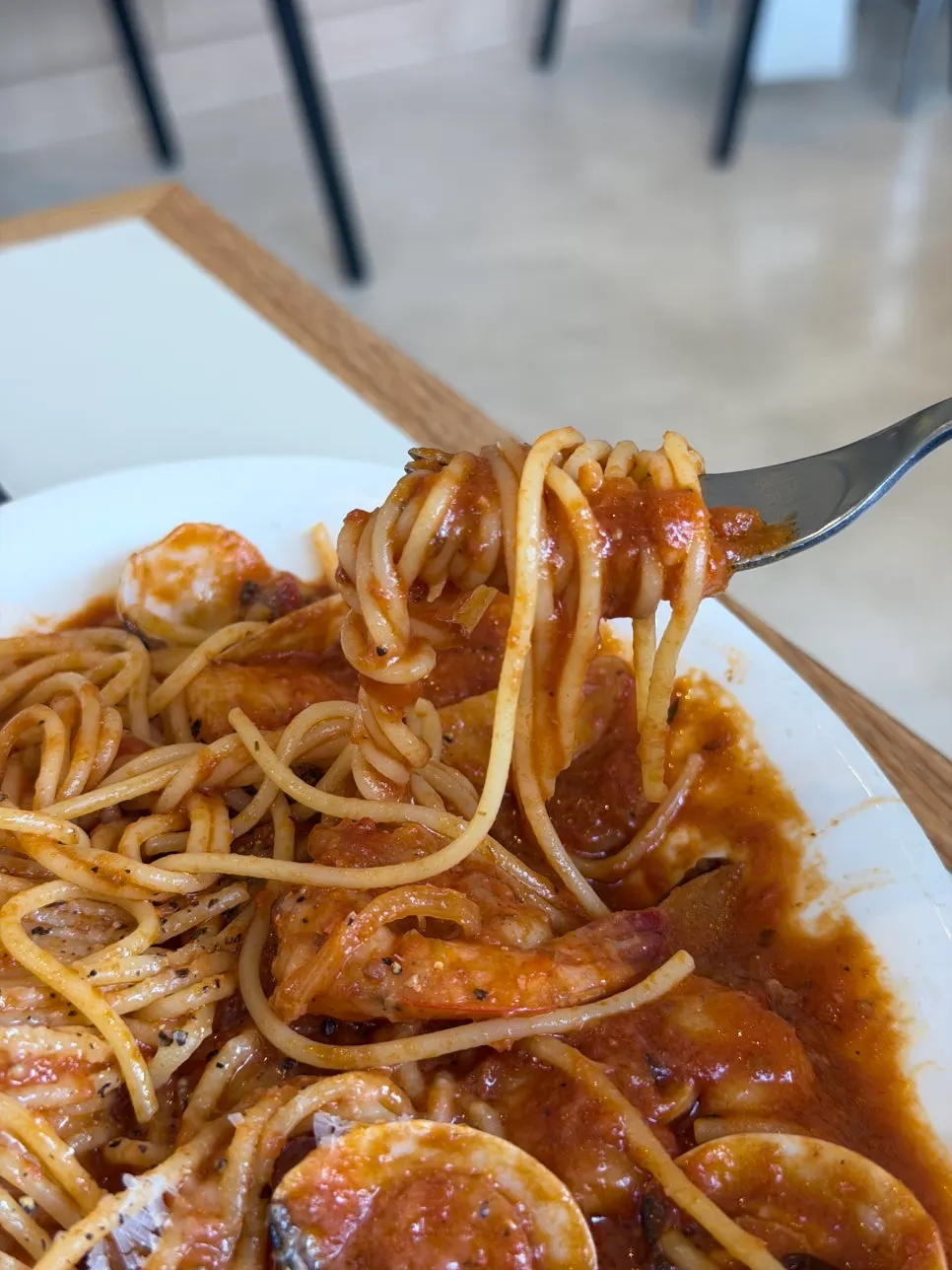 토마토소스가 어우러진 파스타 면