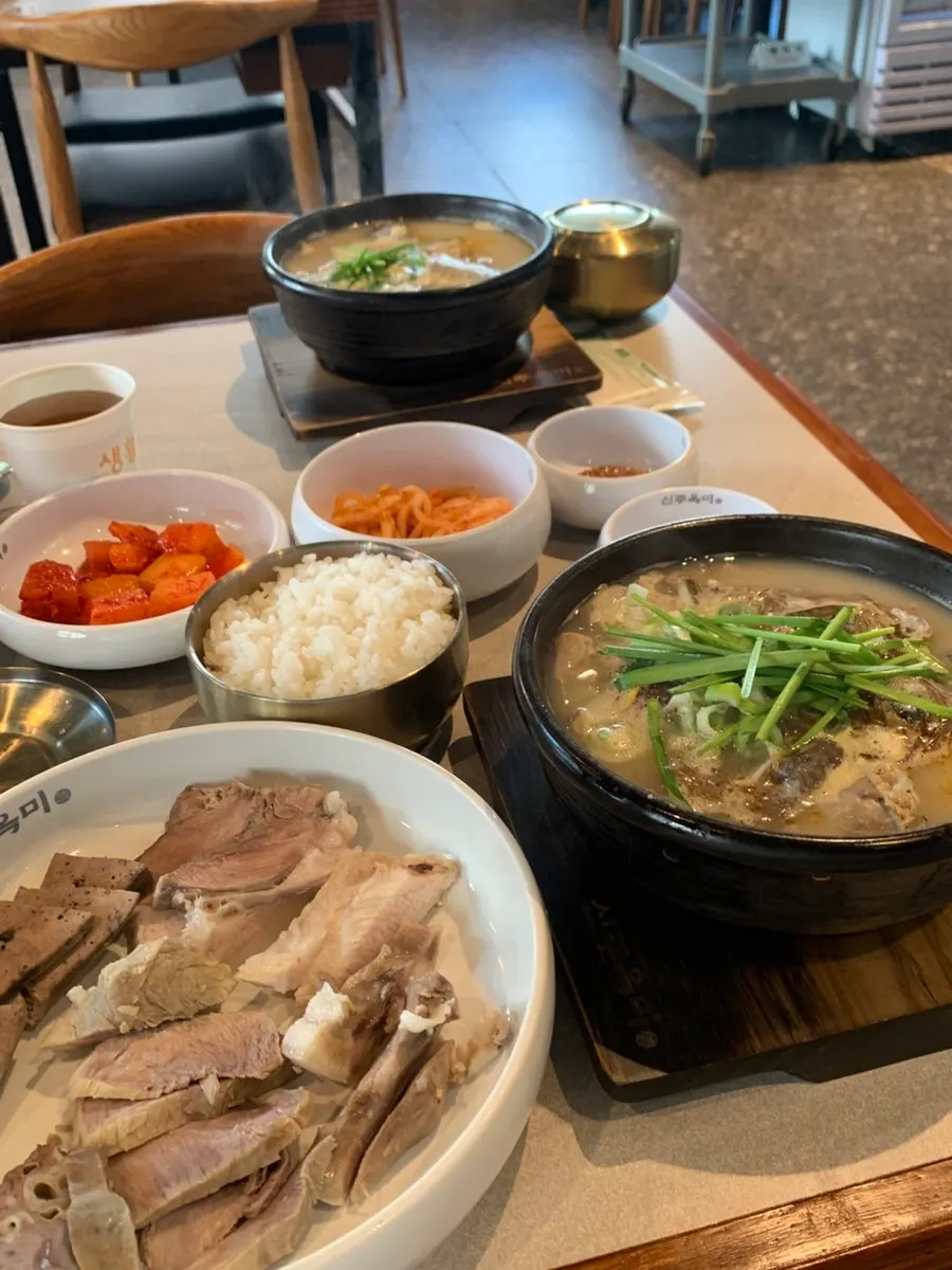 Neatly arranged restaurant self-service bar