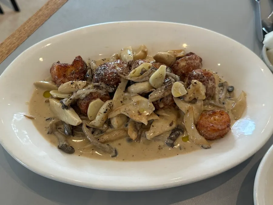 Mushroom cream gnocchi with an intense truffle aroma