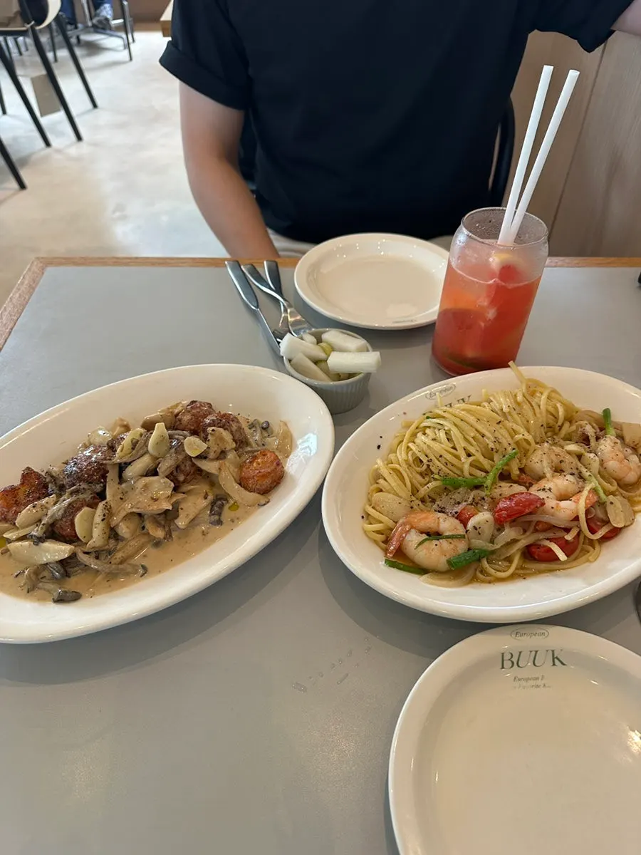 Western-style meal enjoyed at Bueokgan Suwan Branch
