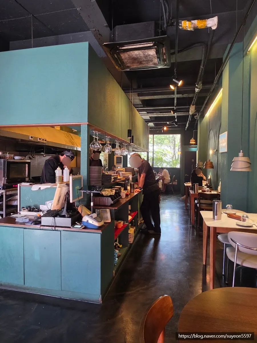 Suwanjigu Form open kitchen