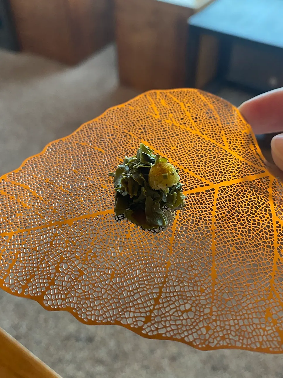 Bomulgyeol tea leaf presented for smelling