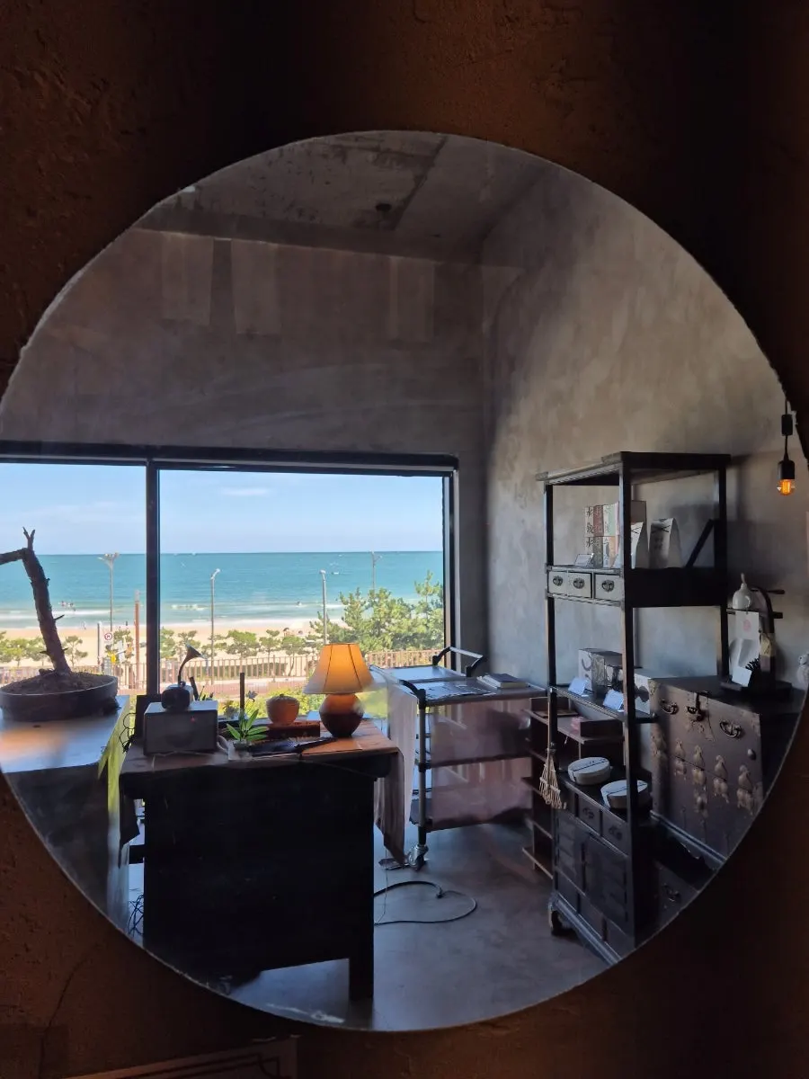 Songjeong Beach seen from the Suwolgyeonghwa window