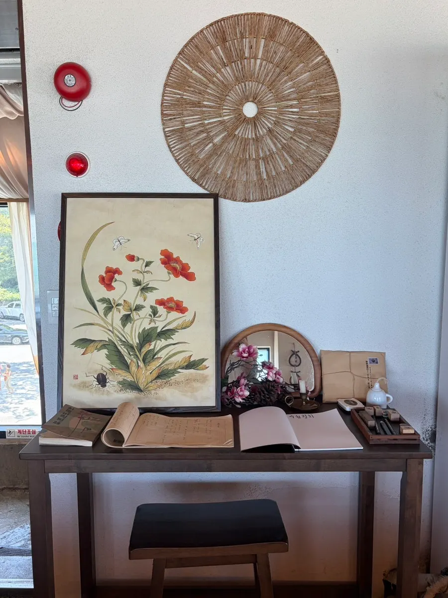 Quiet, cozy decor at Suwolgyeonghwa