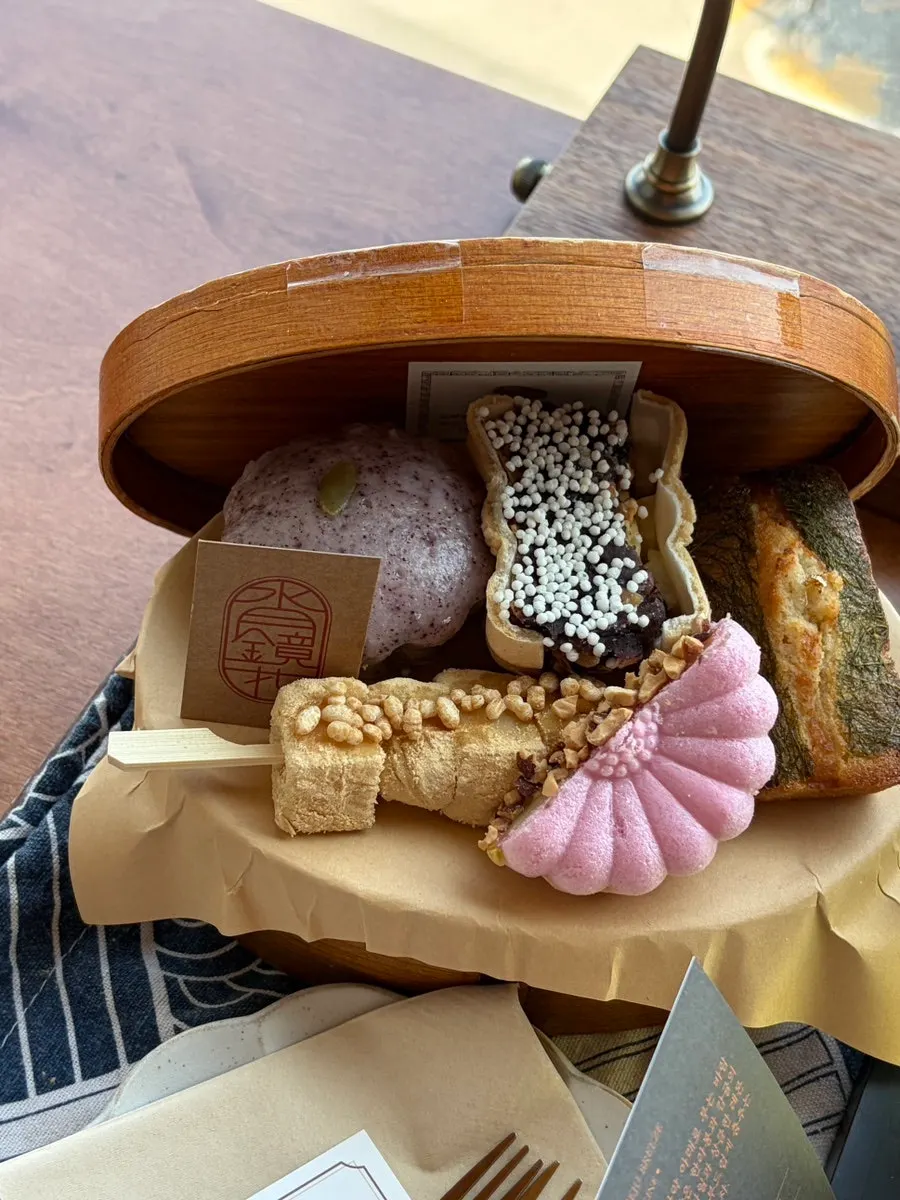 Injeolmi skewer and other desserts from the Dalbodeure box