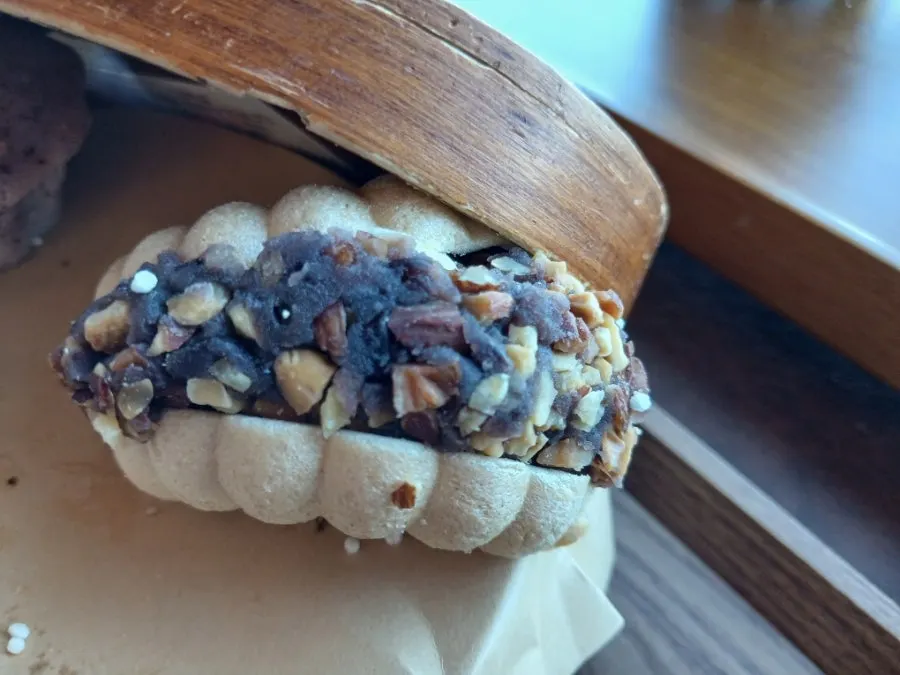 Chewy piece of black rice jeungpyeon