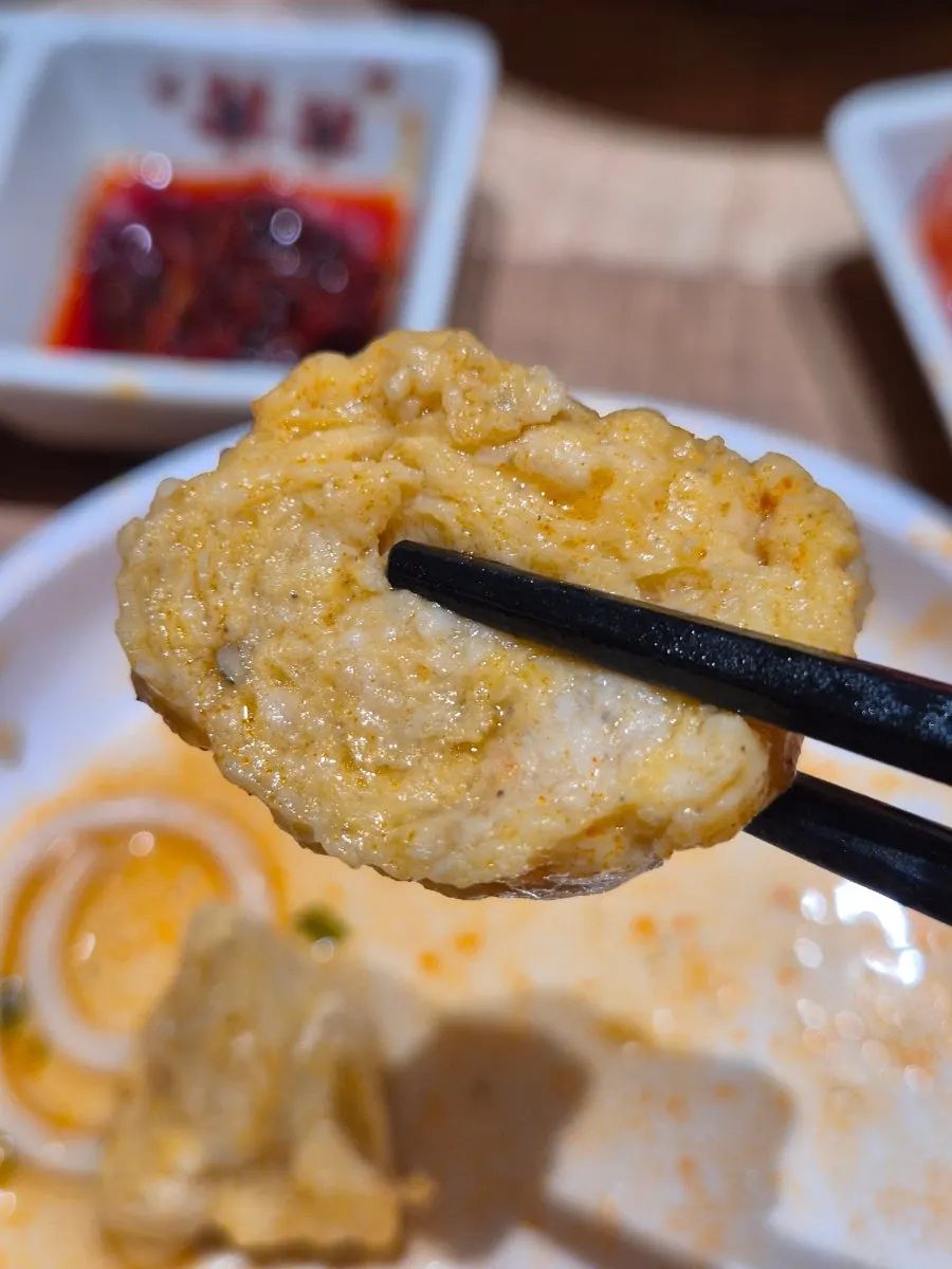 Rice noodles with two kinds of fish cake