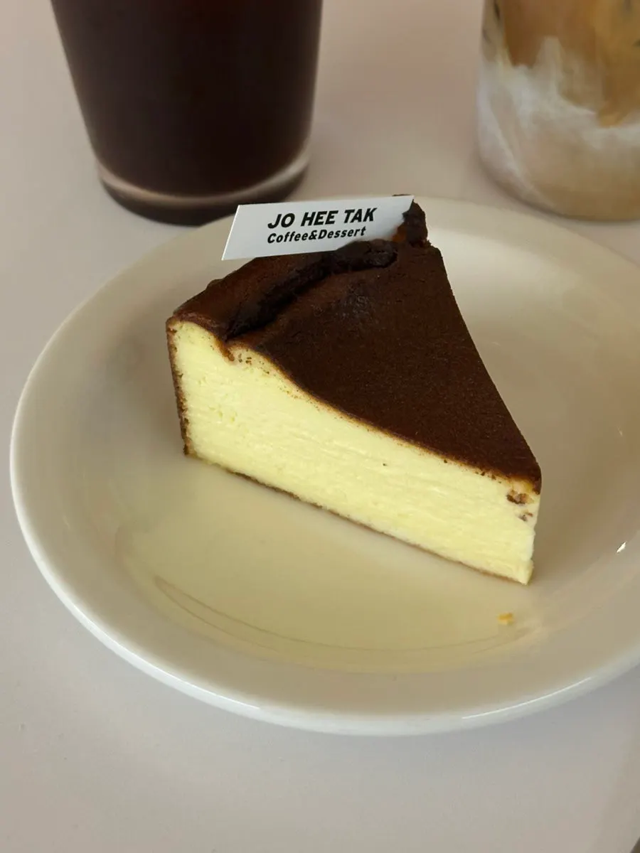 Cross-section of Jo Hui-tak Coffee's Basque cheesecake