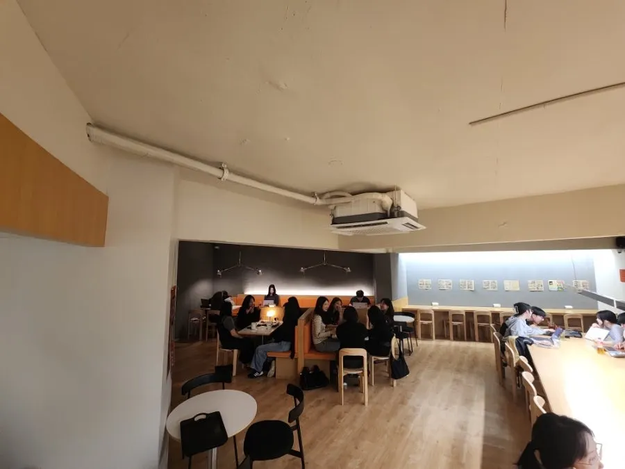 조희탁커피 입구 공간