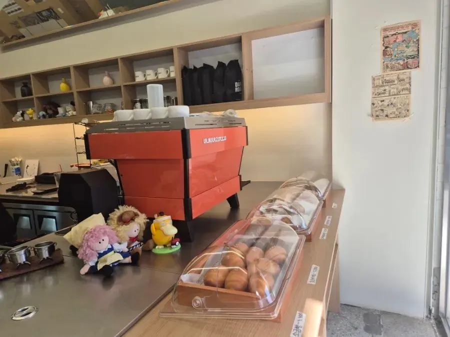 The hip atmosphere inside Jo Hui-tak Coffee
