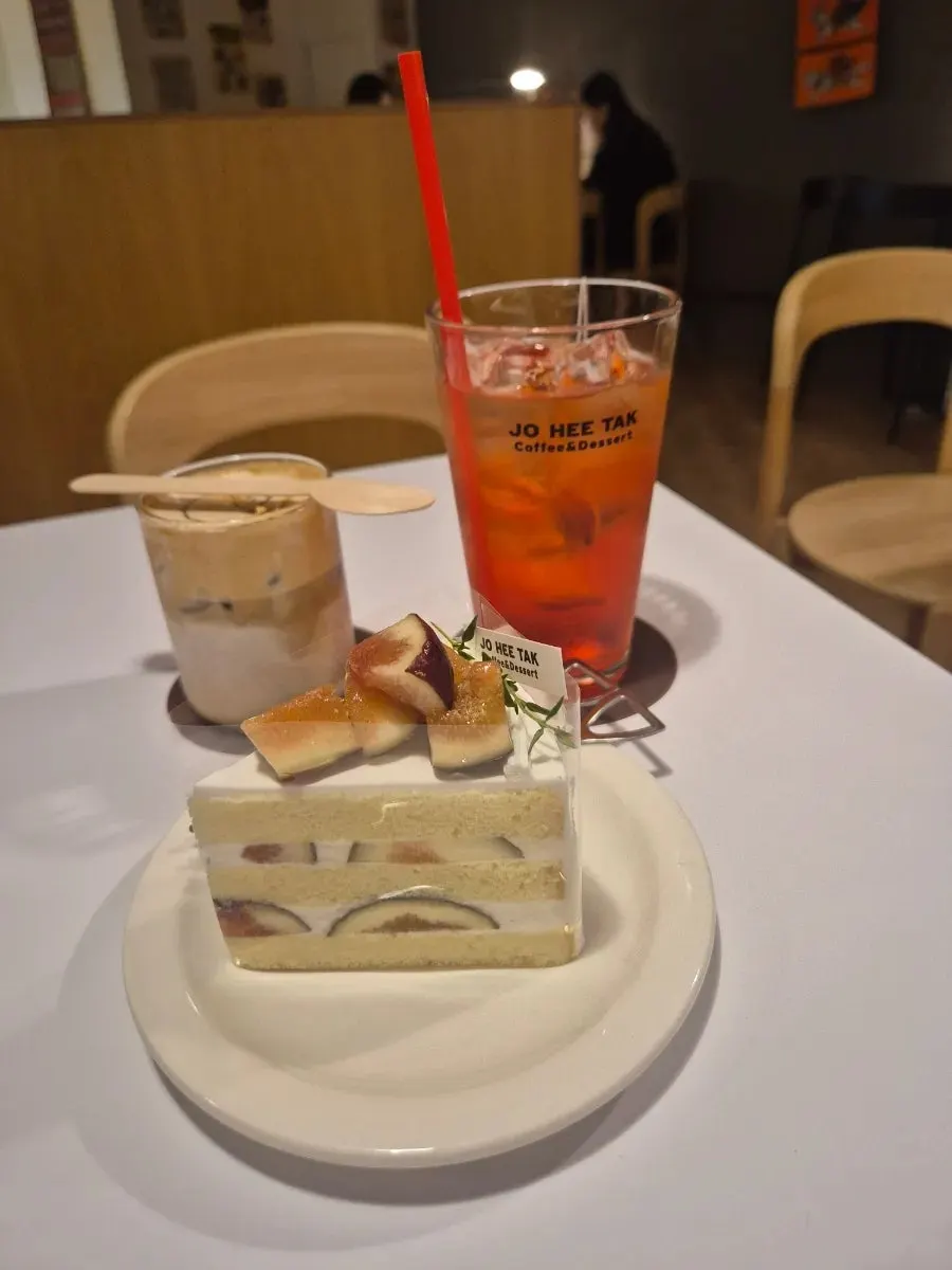 Order of Tak Latte, omija tea, and fig cake
