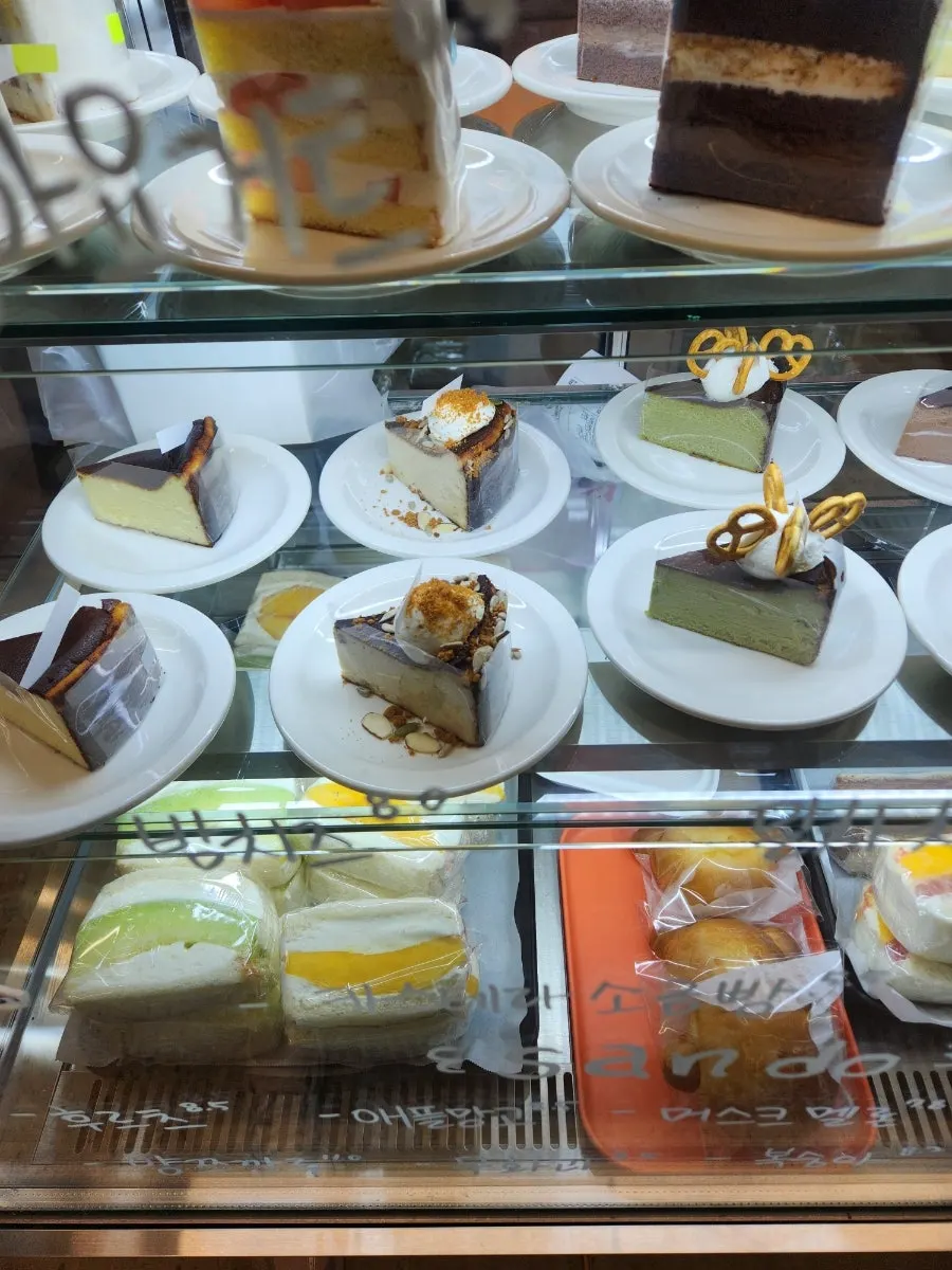 Basque cheesecake and chocolate cake