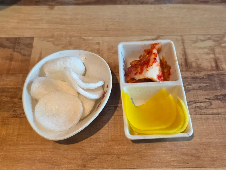 기본 반찬 김치와 단무지