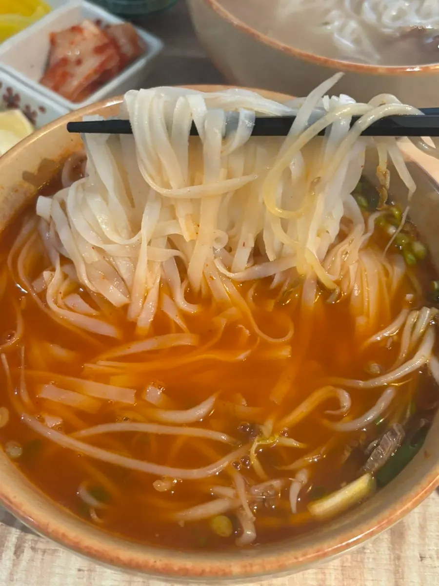 얼큰한 국물의 고기짬뽕 쌀국수