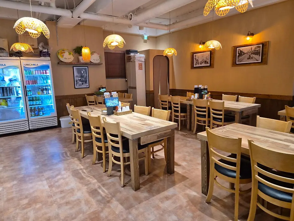 Madam Hao's spacious interior seating suitable for group gatherings