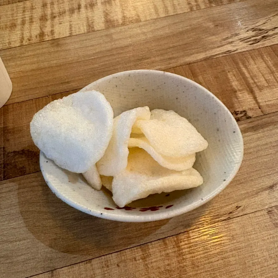 Complimentary shrimp-chip-flavored crackers
