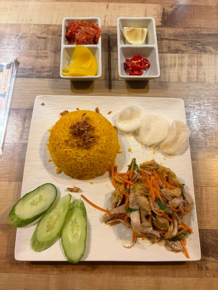 Vietnamese-style chicken rice bowl with rich sauce
