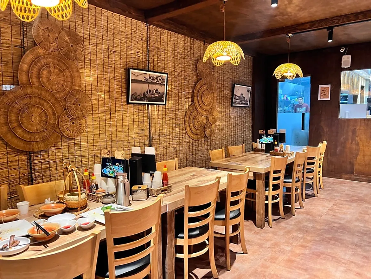 Table layout inside Madam Hao