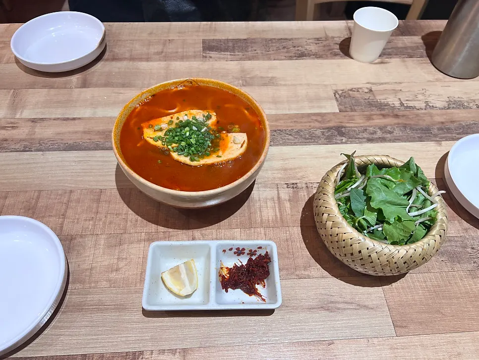 Round noodles in Madam Hao's bun bo Hue