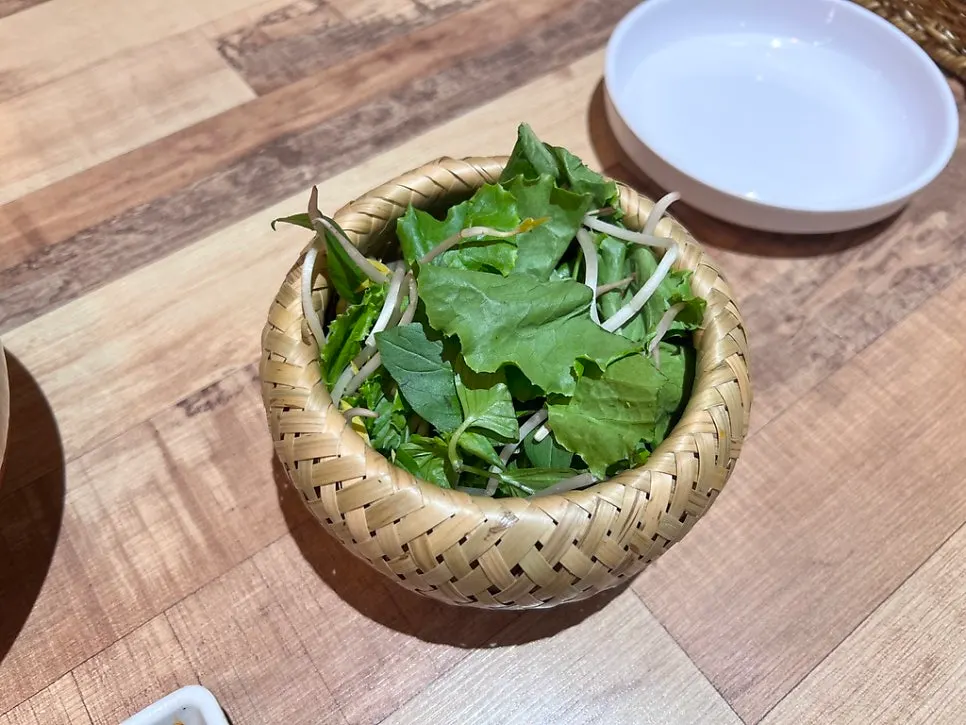 Bean sprouts, Vietnamese basil and other side vegetables