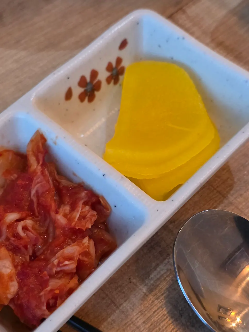 레몬을 띄운 쌀국수 국물