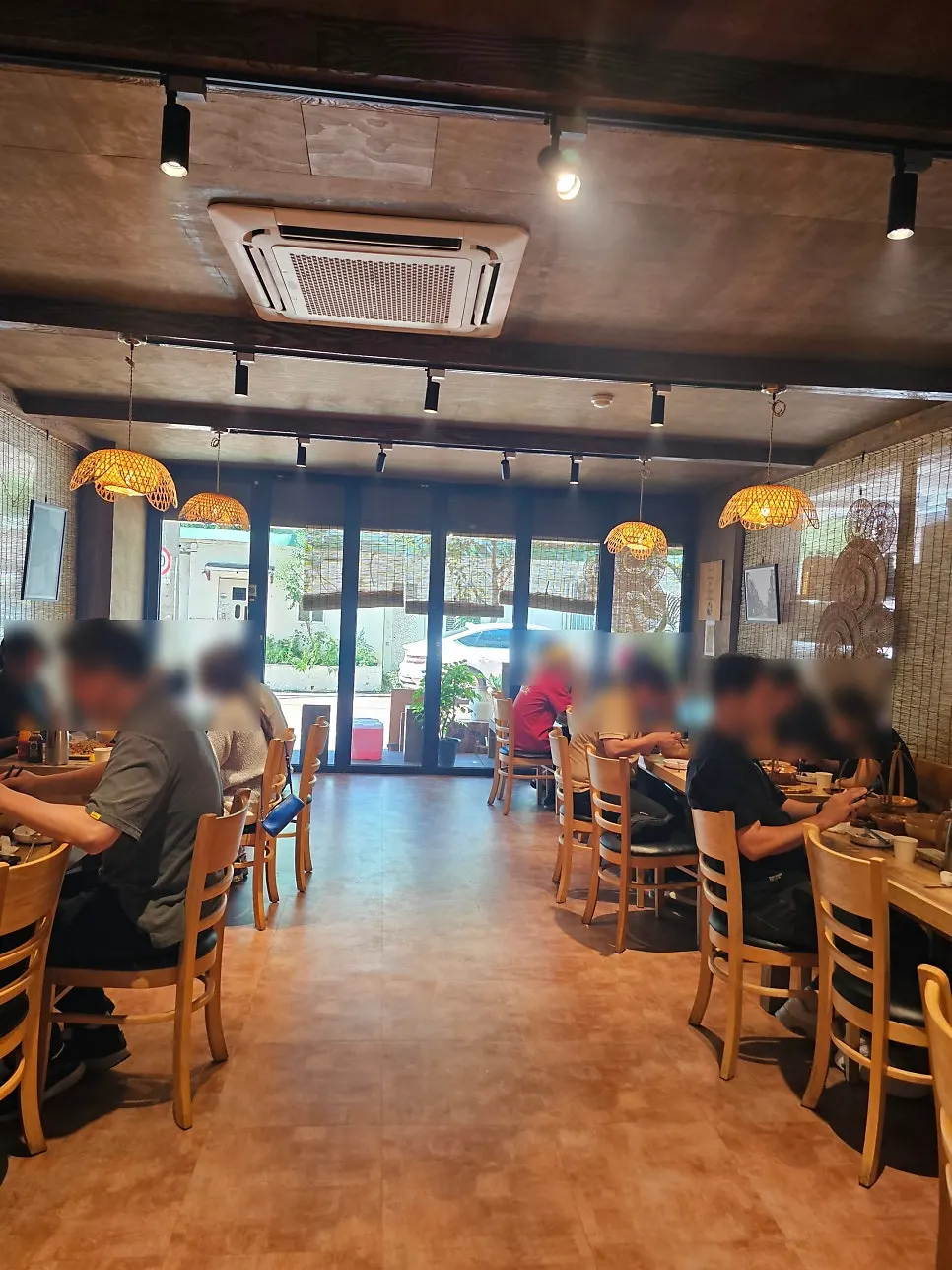 Madam Hao busy with customers at Sunday lunch