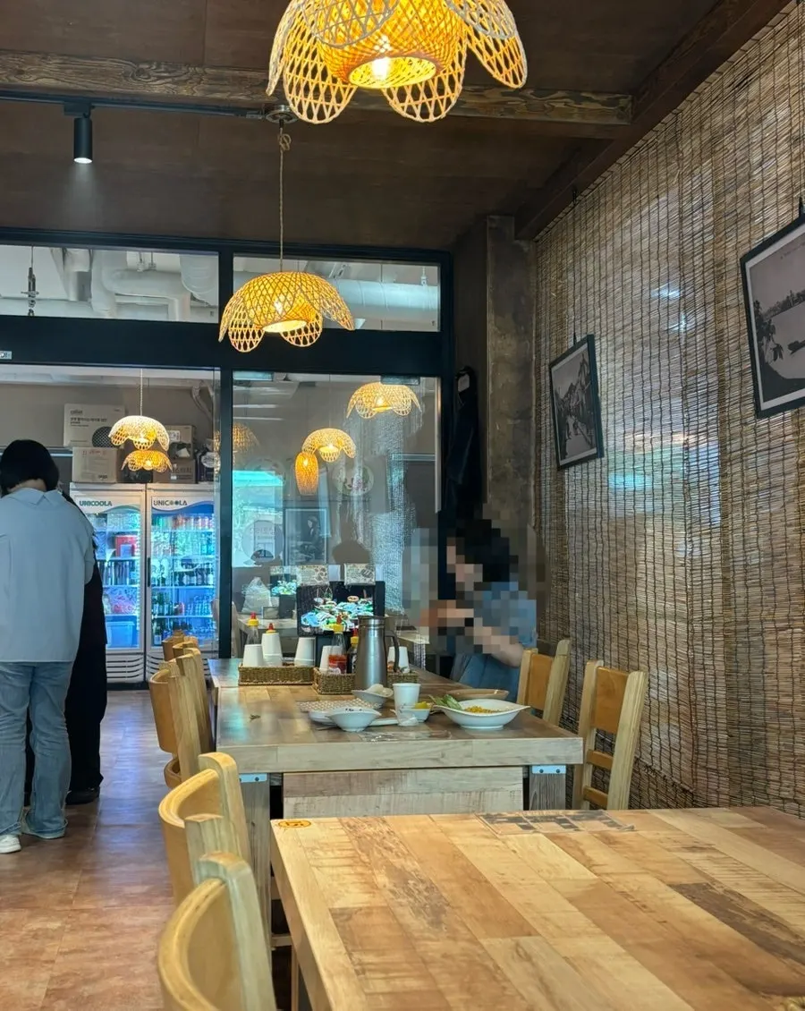 블라인드가 있는 마담하오 내부