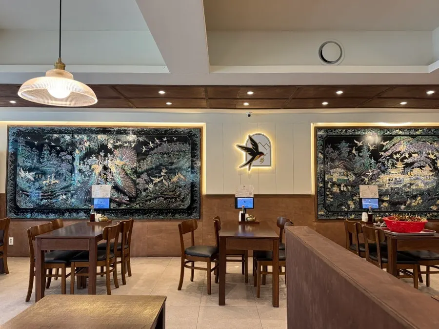 Mother-of-pearl decoration on Boriook's dining hall wall