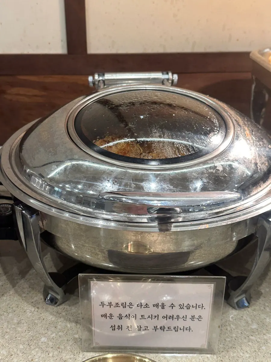 Selection of namul at the self-service bar