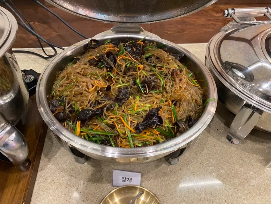 Side-dish station with crisp fritters