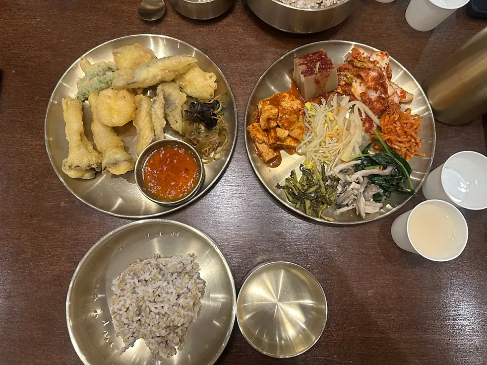 Barley-rice set meal spread with namul