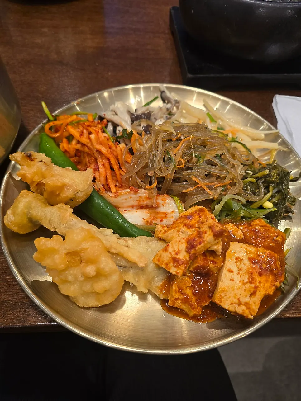 망포역 보리밥집 나물과 야채 구성