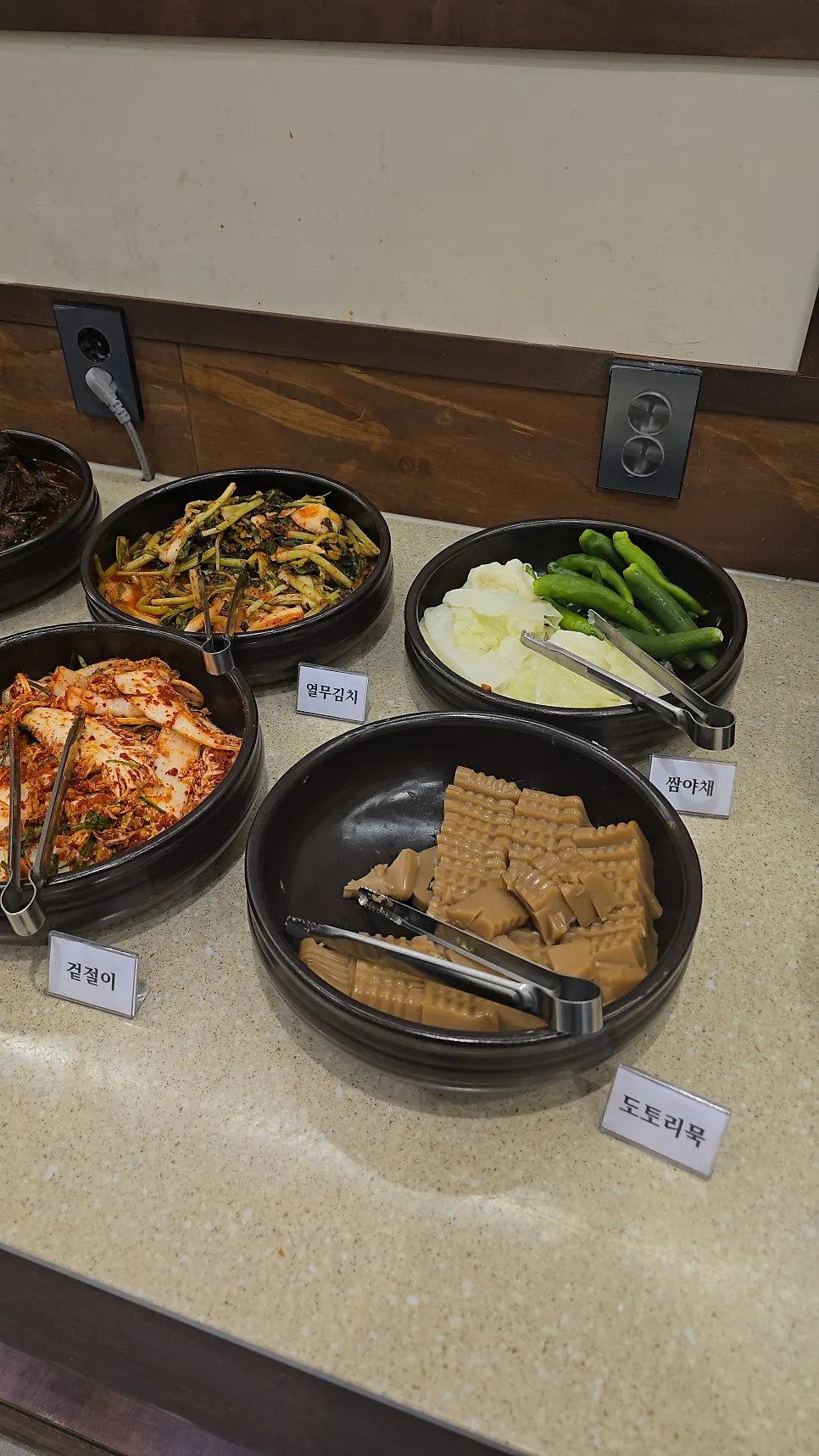 보리밥 비빔밥과 반찬 한상
