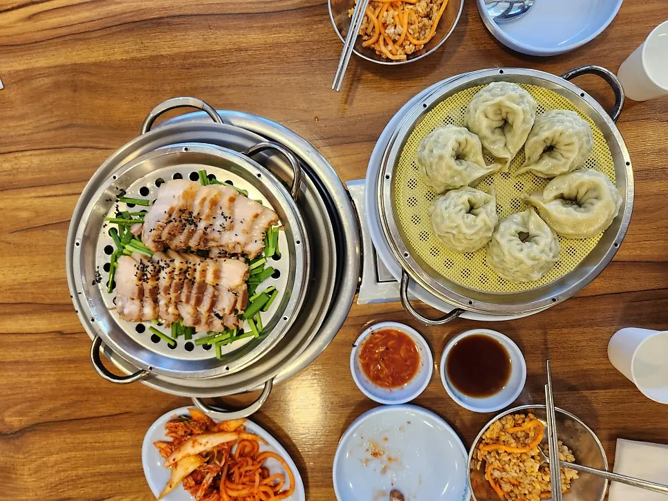 Order for two at Daseon Kalguksu
