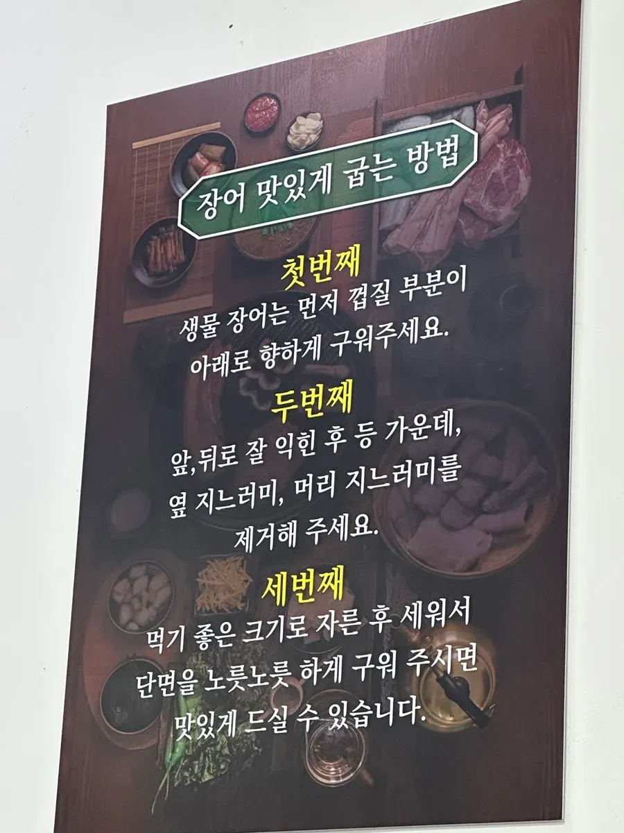 店内备有的儿童椅和围裙