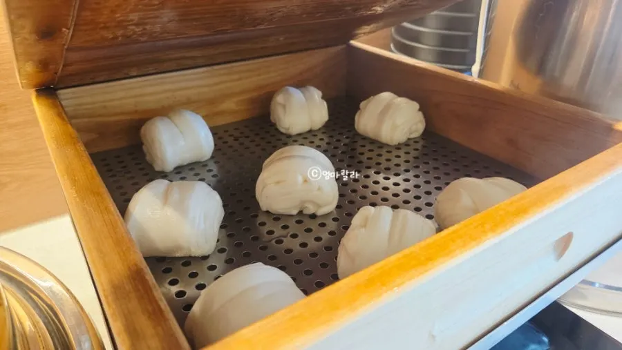 Photo of the set continuing on to kalguksu and juk