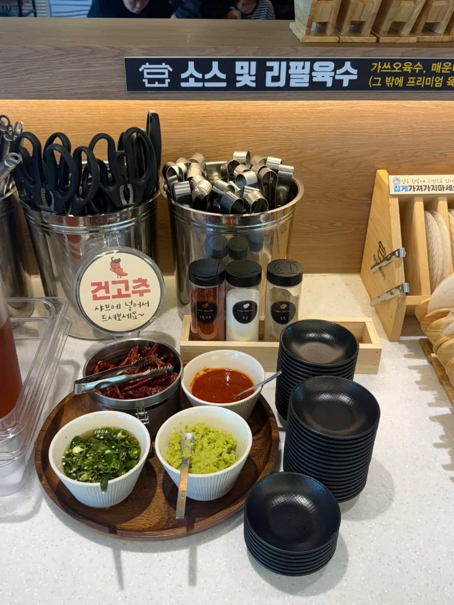 무한리필 우삼겹 고기 접시