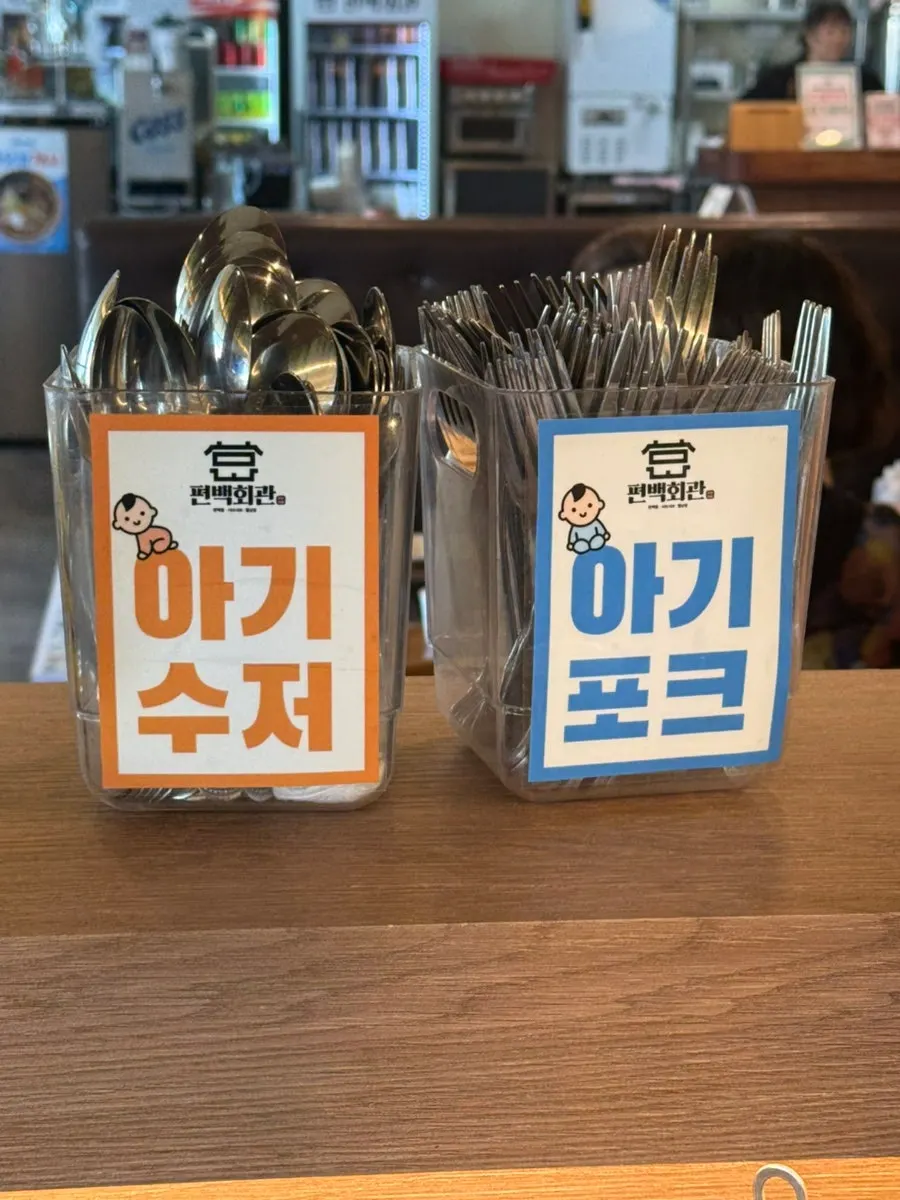 고기와 채소를 담아온 테이블