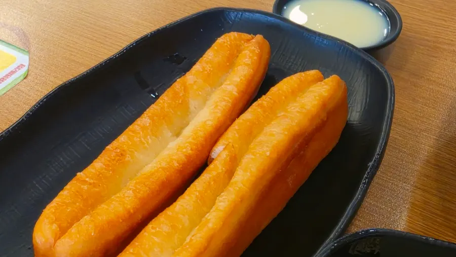Malatang and side dishes eaten by two people