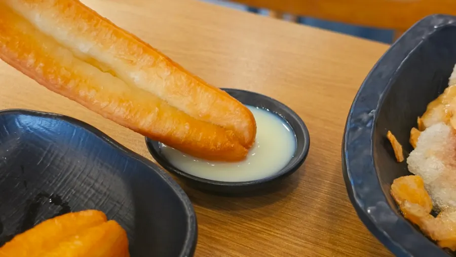Malatang and side dishes eaten by two people