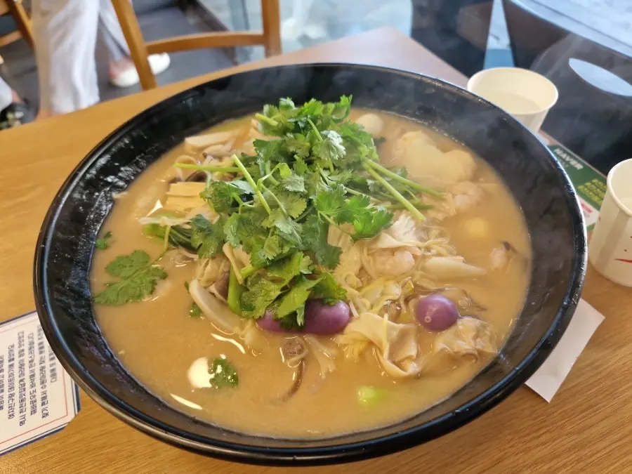 A bowl of malatang filled to taste