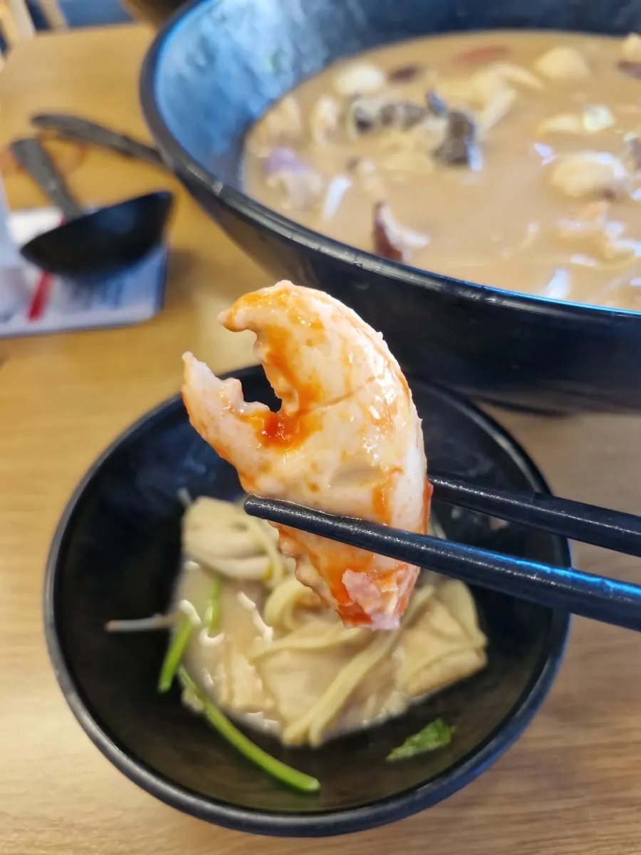 Malatang with evenly mixed noodles and ingredients