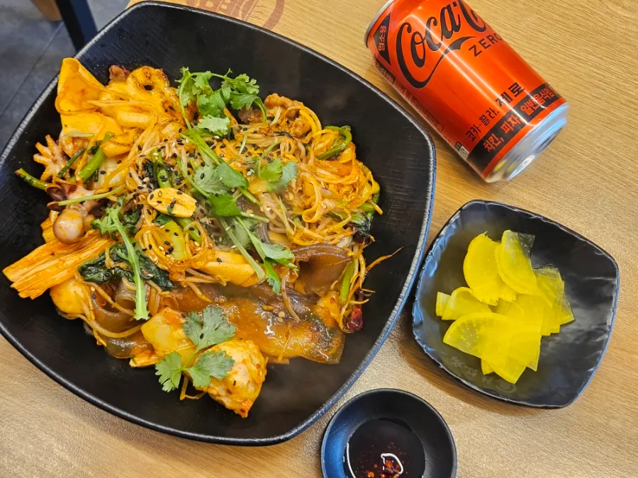 A plate of mala xiang guo served at level 1, mild