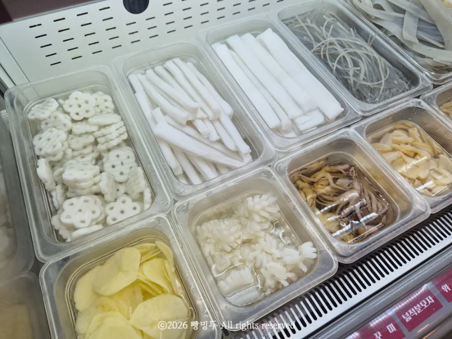 Self-serve display of malatang ingredients