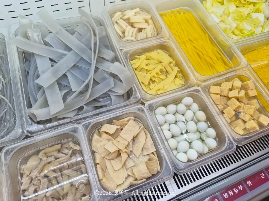 Noodle section with fenzi and Chinese vermicelli