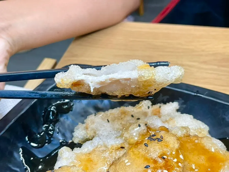 Mini guobaorou served alongside malatang