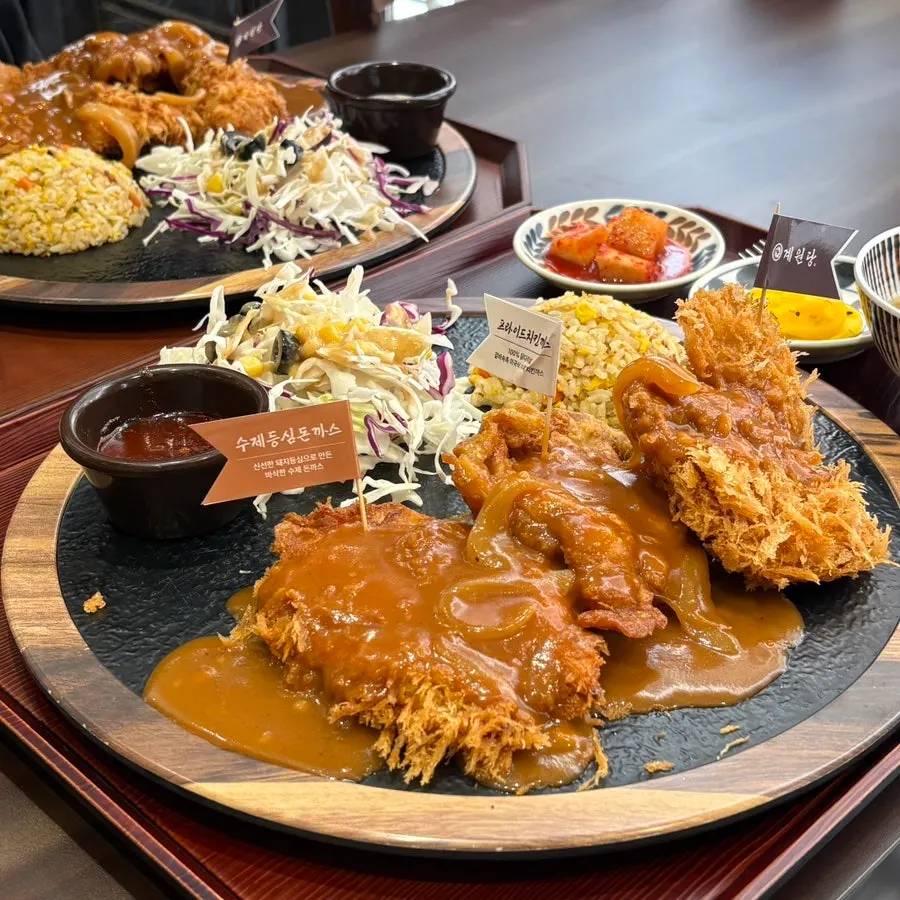 Pedido del Gyewon chicken katsu y el Gyewon jeongsik