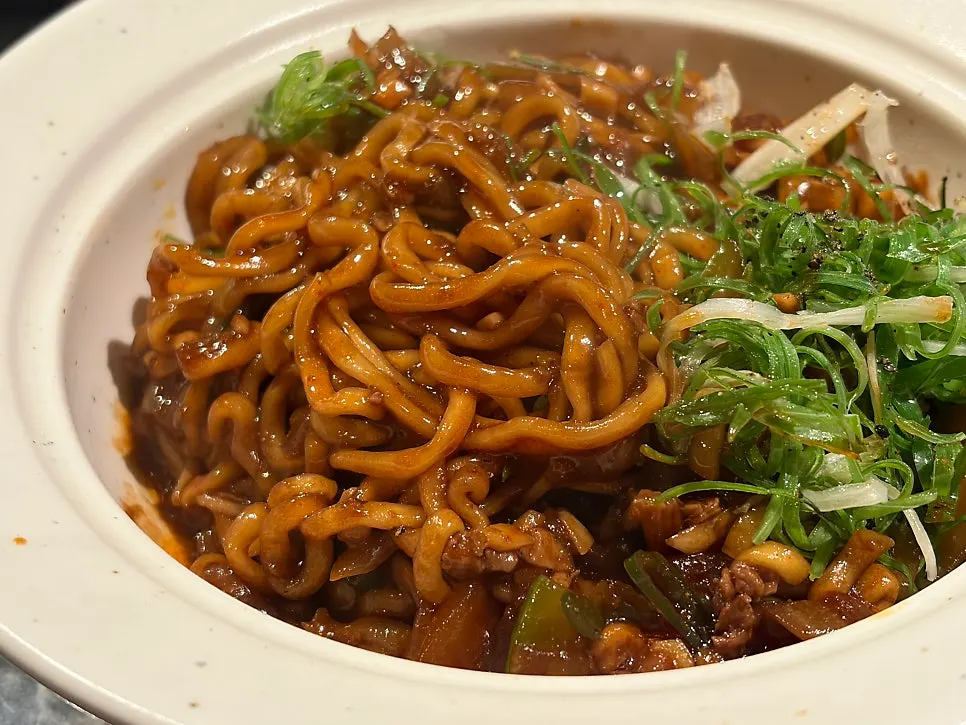 A plate of hanwoo jangpaguetti with fragrant scallion oil
